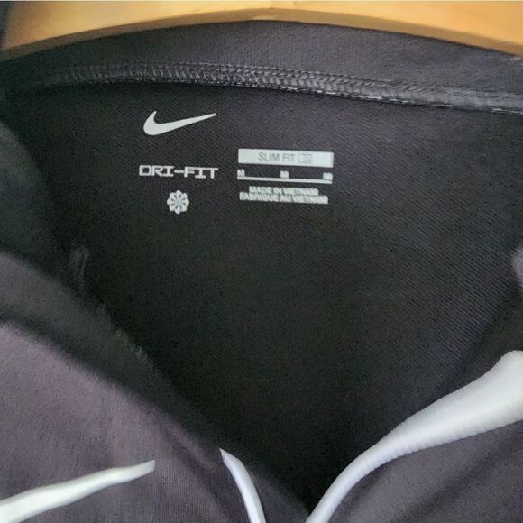 Nike Black Performance Jacket with Quarter-Zip Design - Picture 2 of 10